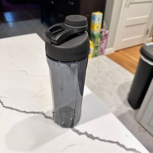 Owala Gray Plastic Water Bottle With Screw Top Lid 20 Oz